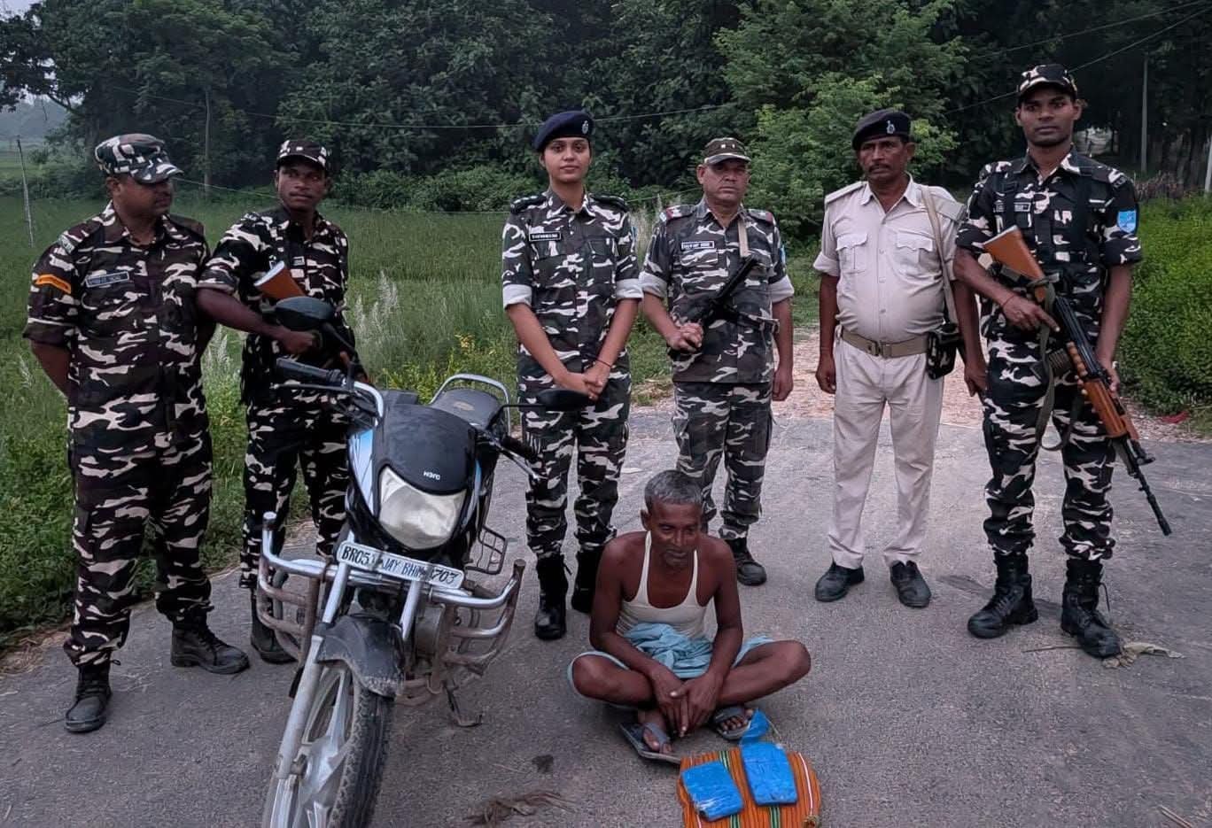 भारत-नेपाल सीमा पर नशे की खेप पकड़ी, 1.005 किलो चरस के साथ एक गिरफ्तार